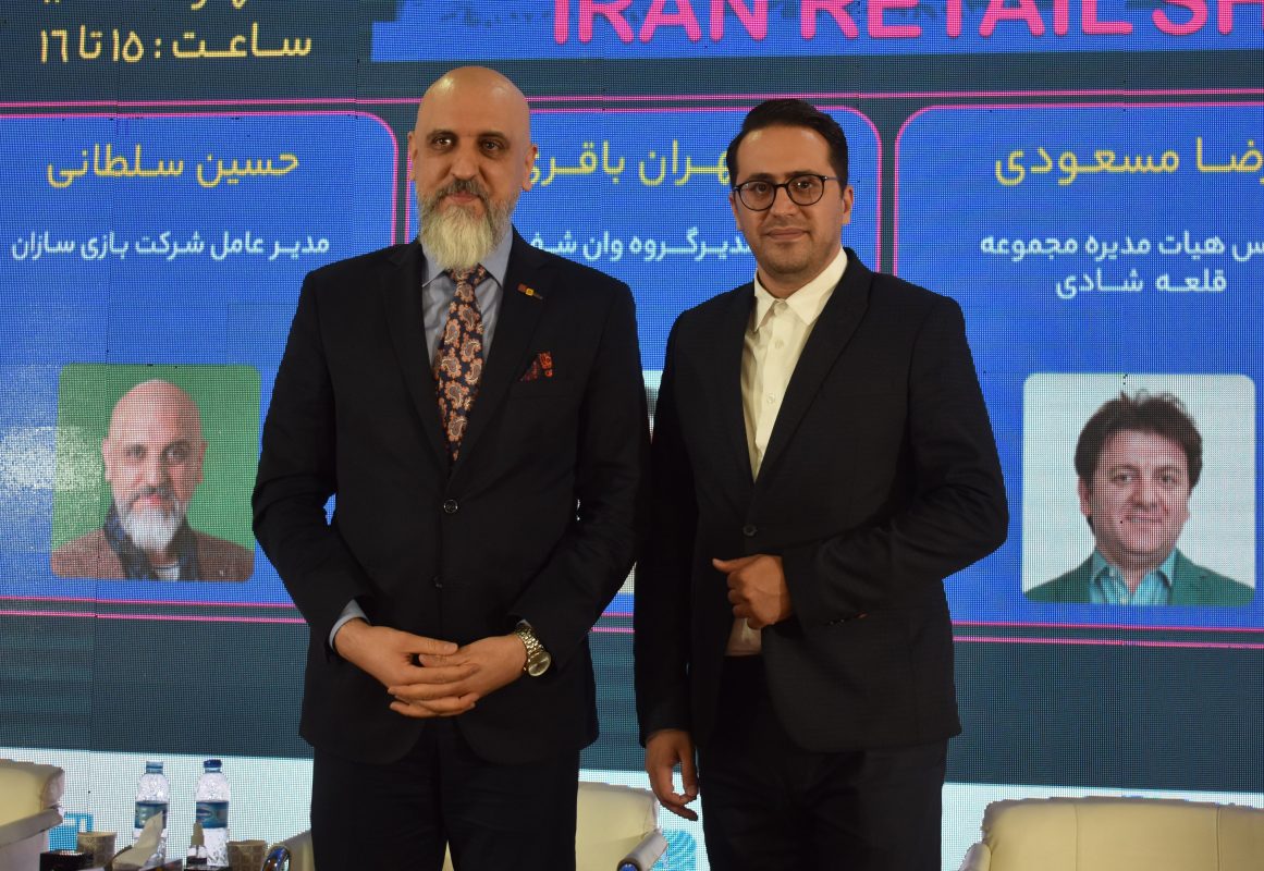 عکس یادگاری اقای حسین سلطانی با مدیر شرکت وانشف در ریتیل شو 